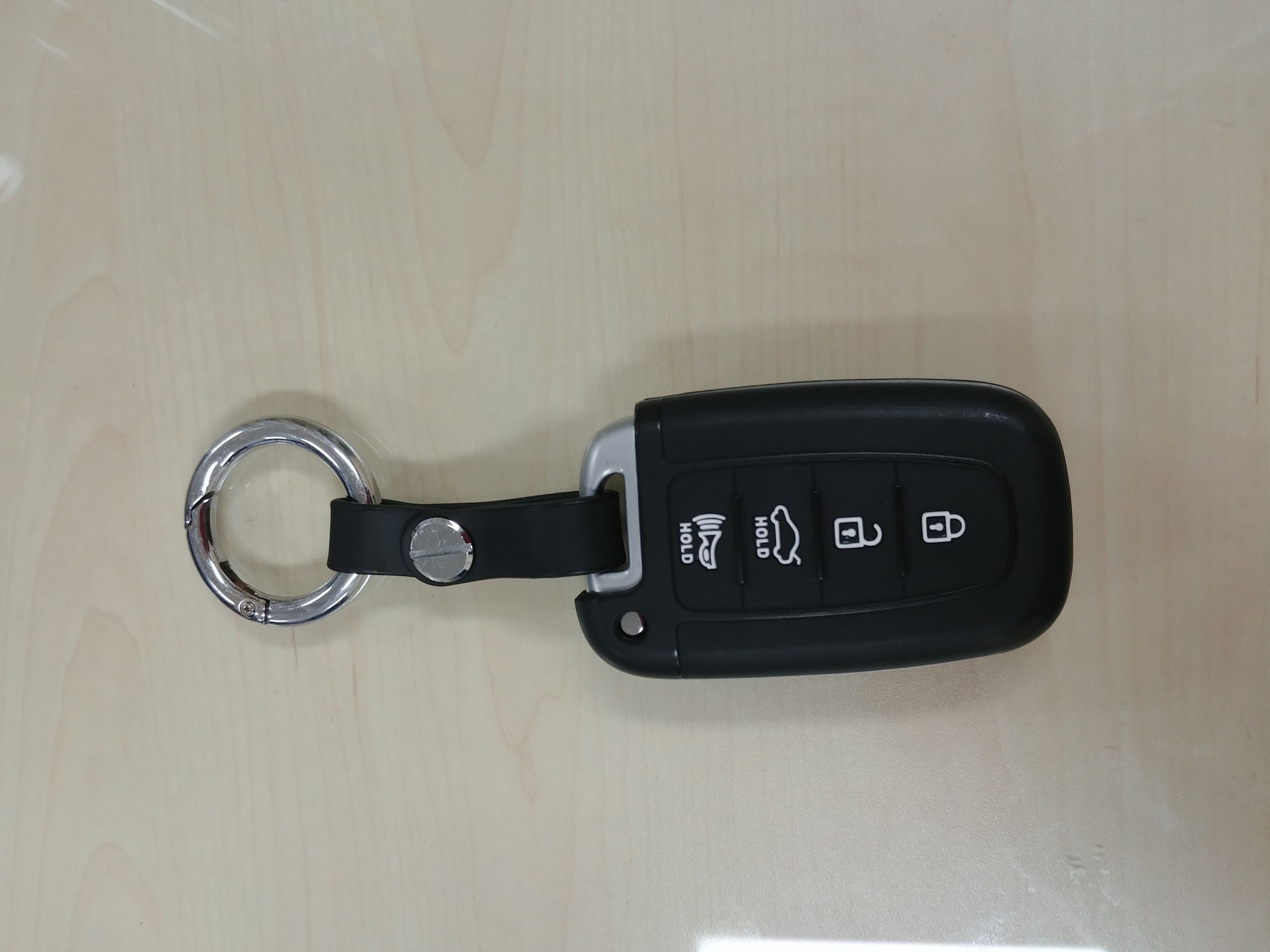 자동차 열쇠 습득 보관중 입니다.